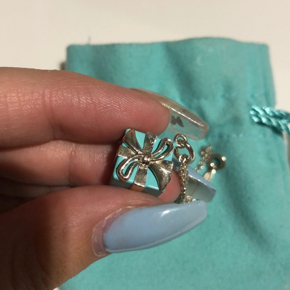Tiffany CO. Blue box charm/sterling silver chain - Picture 2 of 3